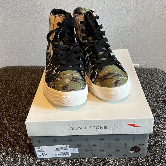 Men's Mesa Camo Print Patchwork Lace-Up High Top Sneakers. (New) - Picture 3 of 8